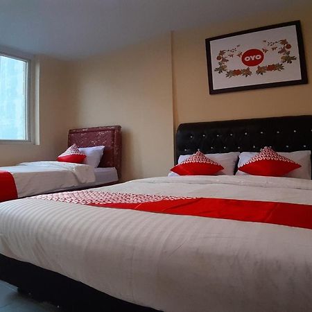 Oyo 1053 Angelyn Home Stay Medan Zewnętrze zdjęcie