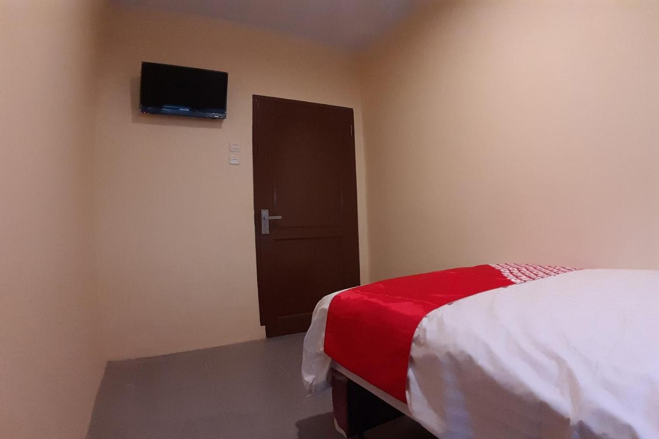 Oyo 1053 Angelyn Home Stay Medan Zewnętrze zdjęcie