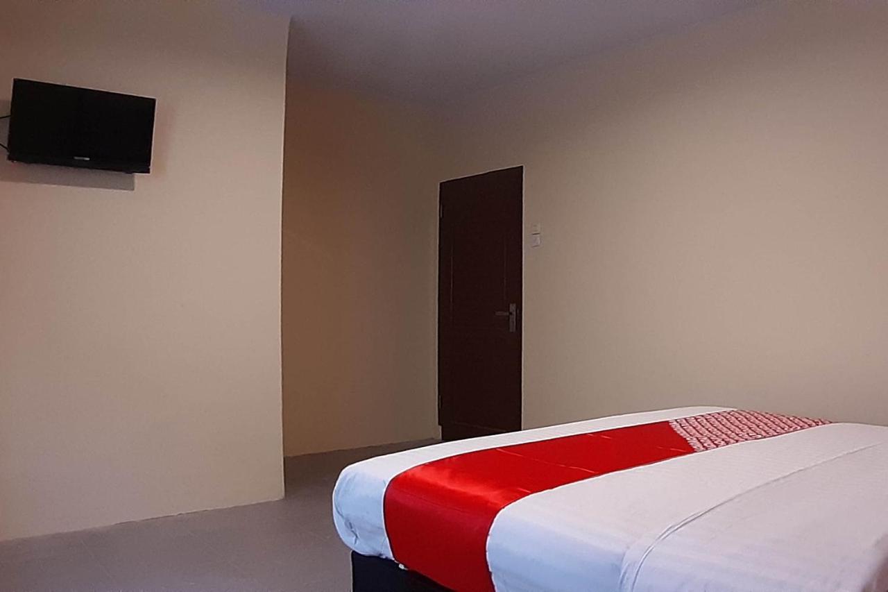 Oyo 1053 Angelyn Home Stay Medan Zewnętrze zdjęcie