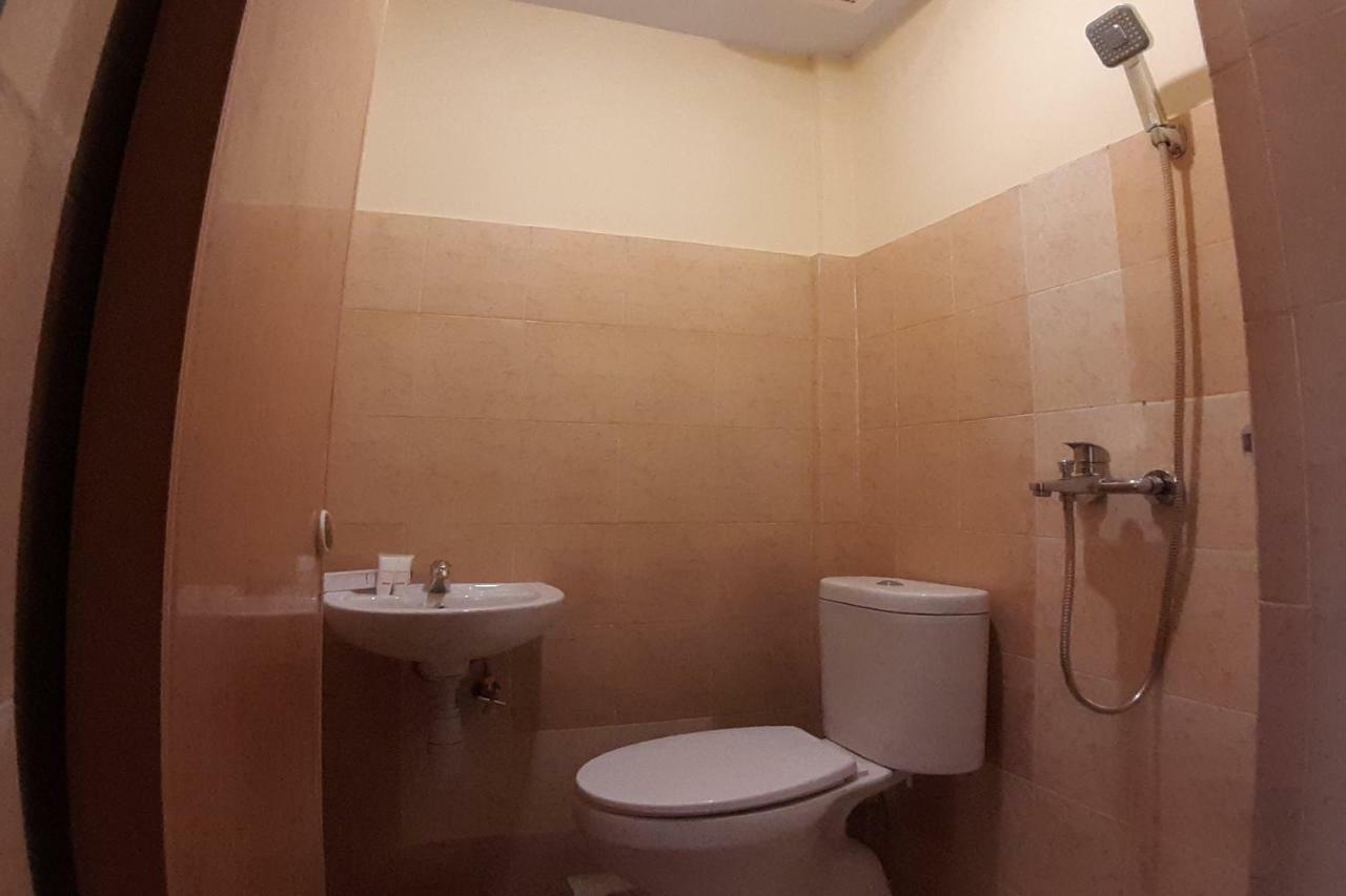 Oyo 1053 Angelyn Home Stay Medan Zewnętrze zdjęcie