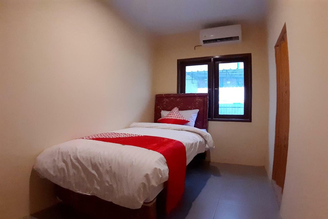 Oyo 1053 Angelyn Home Stay Medan Zewnętrze zdjęcie