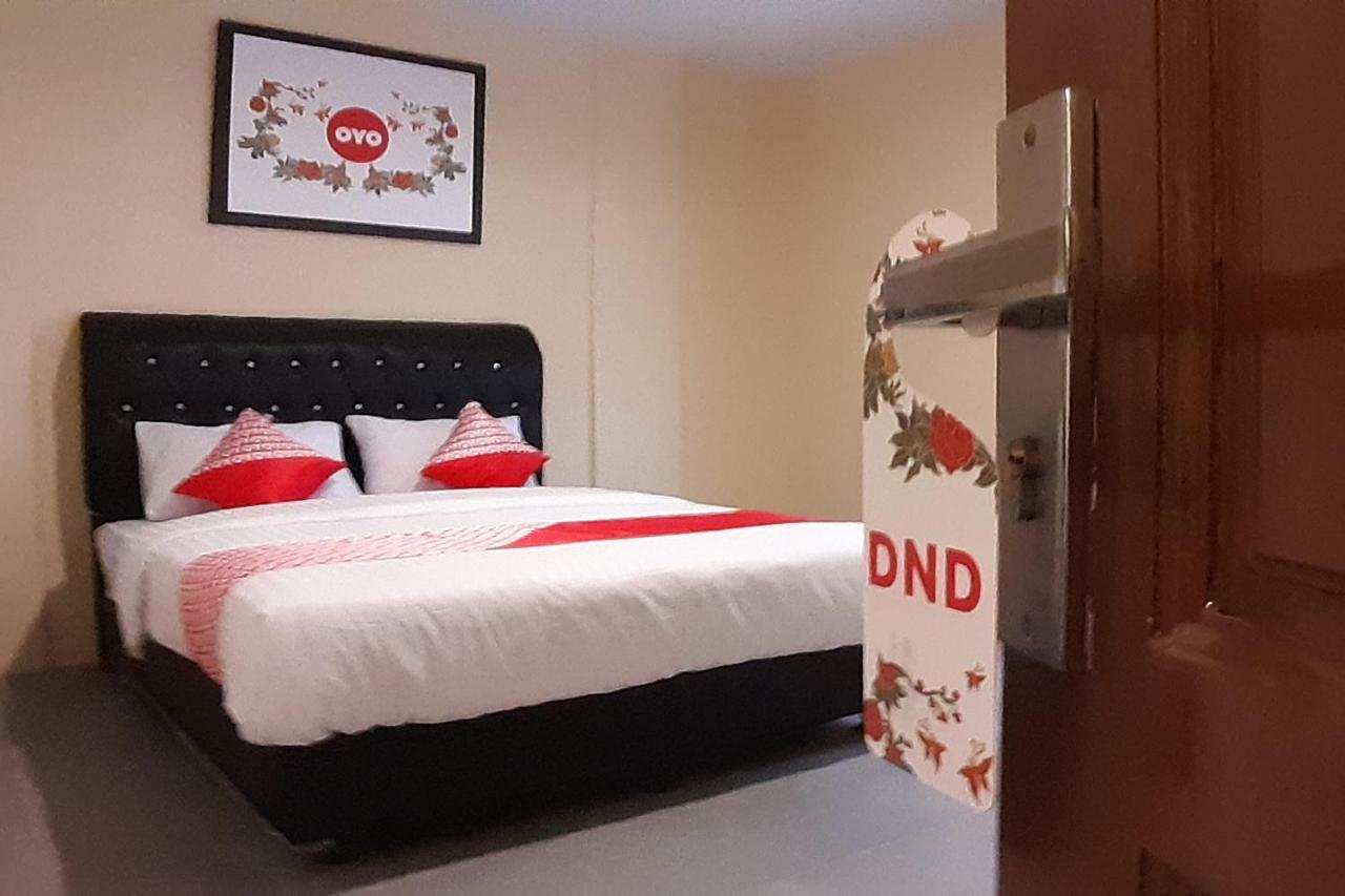 Oyo 1053 Angelyn Home Stay Medan Zewnętrze zdjęcie
