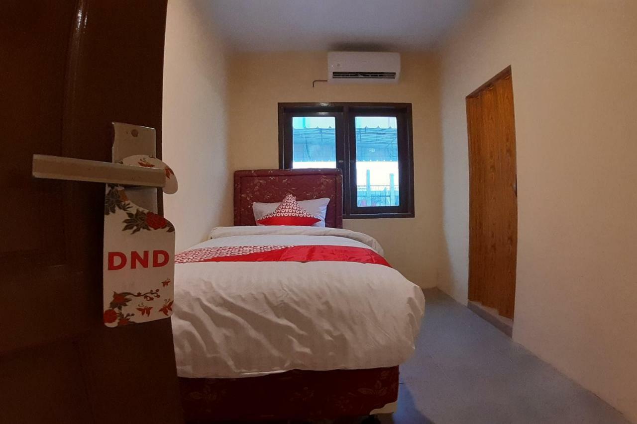 Oyo 1053 Angelyn Home Stay Medan Zewnętrze zdjęcie