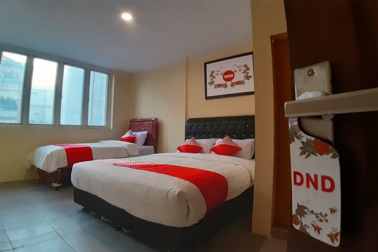 Oyo 1053 Angelyn Home Stay Medan Zewnętrze zdjęcie
