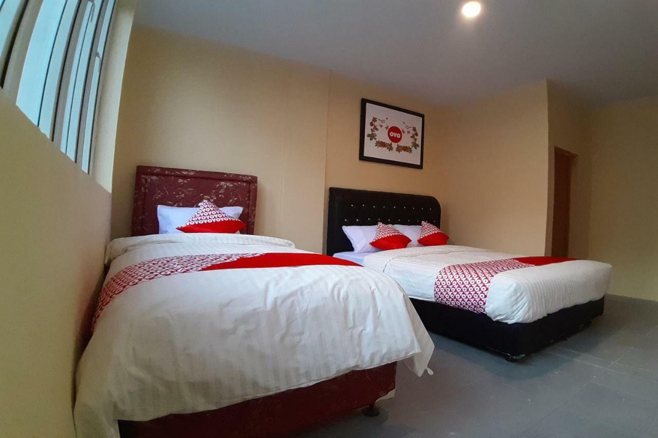 Oyo 1053 Angelyn Home Stay Medan Zewnętrze zdjęcie